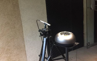 Microphone measurement setup for a laboratory acoustic test